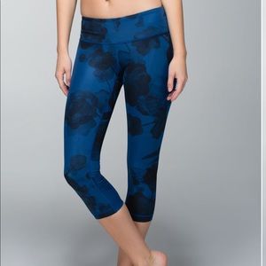 Lululemon Wunder Under Crop ll Leggings. Size 4 EUC